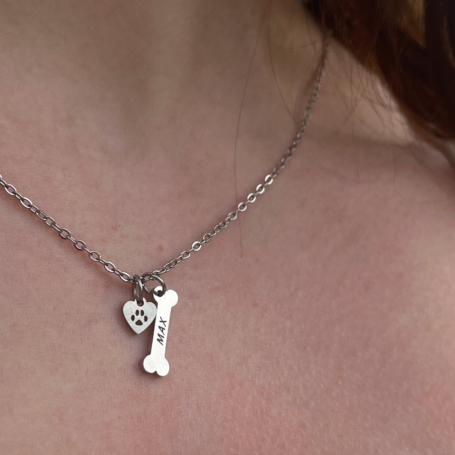 Náhrdelník s jménem mazlíčka – tvar kostičky