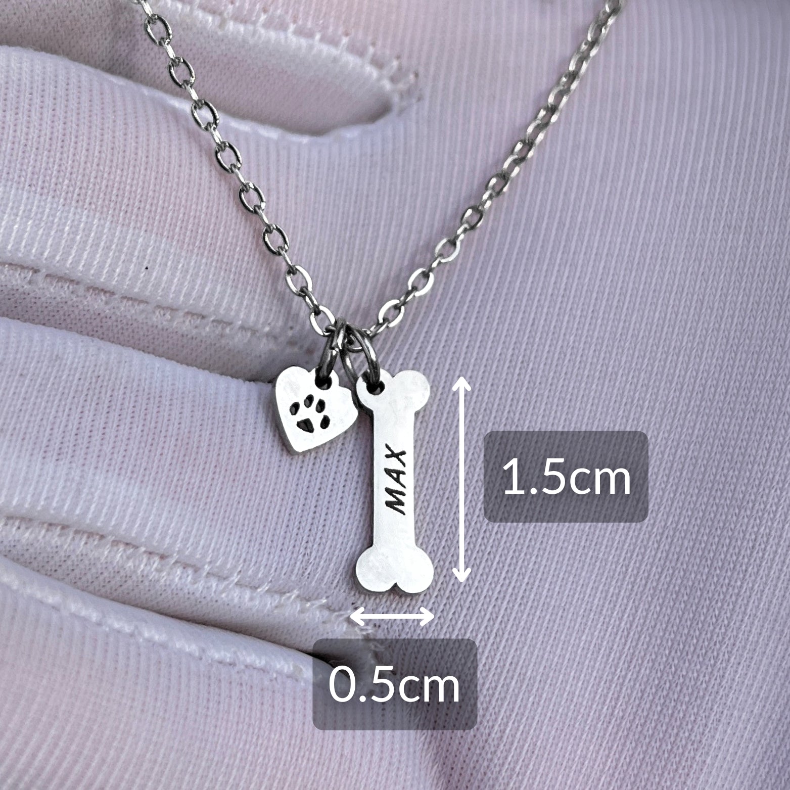 Náhrdelník s jménem mazlíčka – tvar kostičky